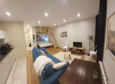 Télévision ou salle de divertissement dans l'établissement Cozy, fully renovated, ideally located