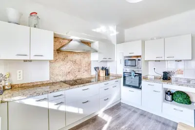 Cuisine ou kitchenette dans l'établissement Le Grand Refuge - Terrasse Privée - Jonage