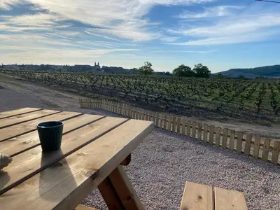 Paysage naturel près de la tente de luxe