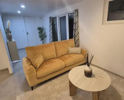 Coin salon dans l'établissement Studio2 cosy indépendant calme proche Lyon