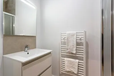 Salle de bains dans l'établissement Exceptional Apartment - Terrace 2P Oullins
