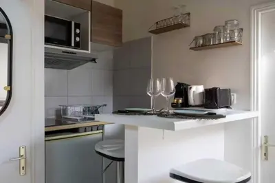 Cuisine ou kitchenette dans l'établissement Dify Dugas Montbel - Peninsula