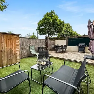 Appartement Avec Grande Terrasse Proche du Centre