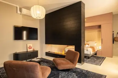 Télévision ou salle de divertissement dans l'établissement Host Inn Velvy Suite
