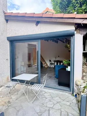 Terrasse ou espace extérieur de l'établissement Renovated Studio 2026 New 160cm Bed 8 min de Lyon