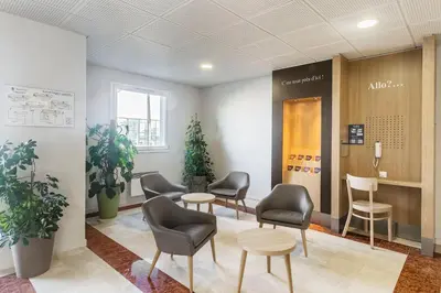 Coin salon dans l'établissement B&B HOTEL Lyon Grand Stade Meyzieu