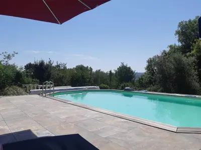 Piscine de l'établissement Le Cocon Des Roches ou située à proximité