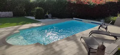 Piscine de l'établissement Spacieux logement 90 m2 chambres dans maison ou située à proximité