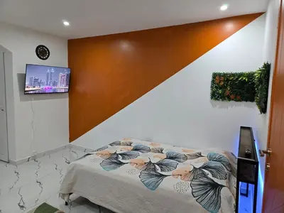Un ou plusieurs lits dans un hébergement de l'établissement Cozy renovated studio Comfort practicality