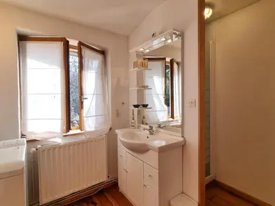 Salle de bains dans l'établissement Appartement paisible et pratique - 4 pers. - FR-1-496-387