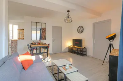 Télévision ou salle de divertissement dans l'établissement Appartement business proche gare, Wifi fibre