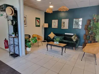Coin salon dans l'établissement Westlodge Dardilly Lyon Nord
