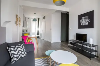 Télévision ou salle de divertissement dans l'établissement Appartement Lyon Villeurbanne - Enjoy in Lyon