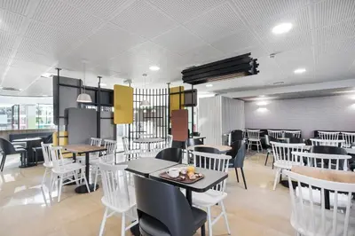 Restaurant ou autre lieu de restauration dans l'établissement B&B HOTEL Lyon Centre Part-dieu Gambetta