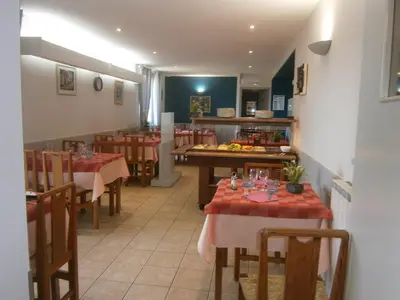 Restaurant ou autre lieu de restauration dans l'établissement Hotel Restaurant De La Roche