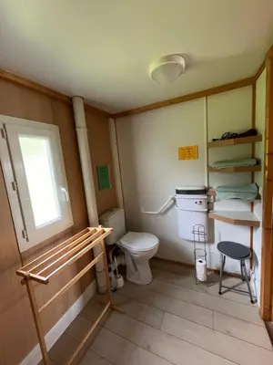 Salle de bains dans l'établissement Les Chalets du Piou