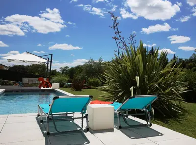 Piscine de l'établissement Maison Cube ou située à proximité