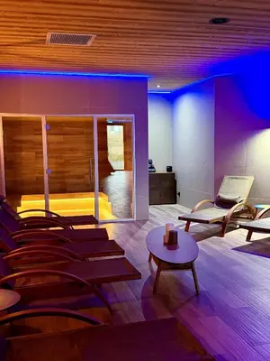 Coin salon dans l'établissement What Else Hotel
