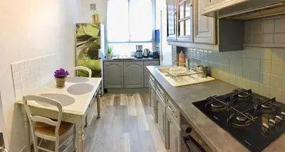 Cuisine ou kitchenette dans l'établissement ! A découvrir ! NATURALBNB - Chambres d'hôtes zen au calme - Top confort et reposant - PARKING GRATUIT SECURISE - Garage vélos et motos - OFFERT COPIEUX PETIT DEJEUNER fait maison sucré-salé, local et bio - Accueil et convivialité garantis !