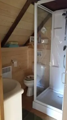 Salle de bains dans l'établissement Camping le Nid du Parc