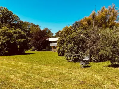 Jardin de l'établissement Campanile Lyon Nord - Ecully