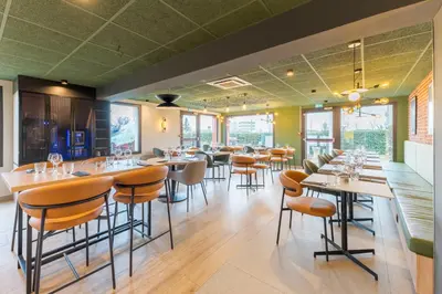 Restaurant ou autre lieu de restauration dans l'établissement Campanile NATURE - Lyon Est Bron Eurexpo
