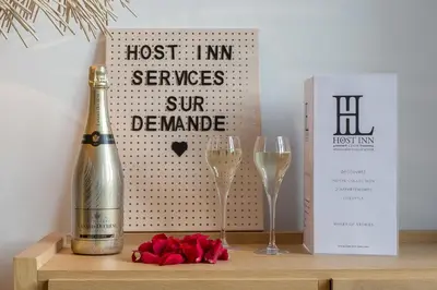Boissons dans l'établissement Host Inn Peachy Sūite