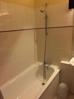 Salle de bains dans l'établissement Hotel Elysée