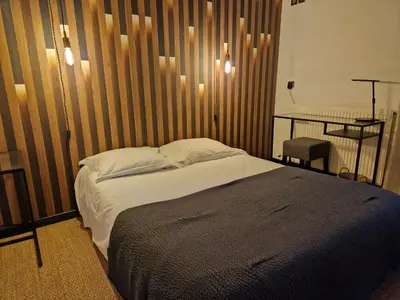 Un ou plusieurs lits dans un hébergement de l'établissement Le Relais Des Dix Crus - Logis Hôtel