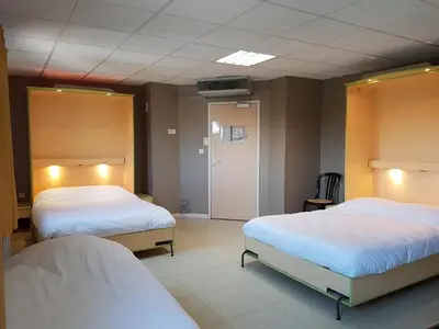 Un ou plusieurs lits dans un hébergement de l'établissement Hôtel Le Bratoria, anciennement Le Saint Vincent