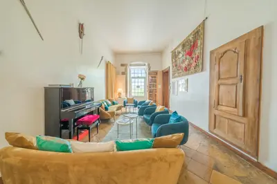 Coin salon dans l'établissement Château Chapeau Cornu