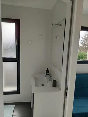 Salle de bains dans l'établissement Villa'vi Lyon Est Chambres d'Hôtes