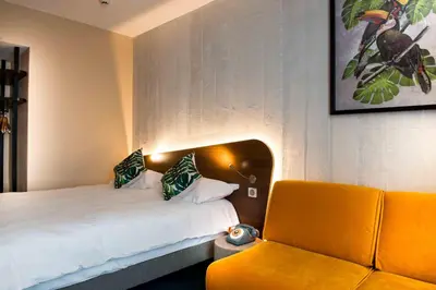 Un ou plusieurs lits dans un hébergement de l'établissement KOPSTER Hotel Lyon Groupama Stadium