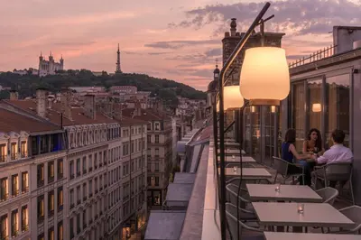 Clients de l'établissement Maison Nô - Hôtel et Rooftop