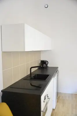 Cuisine ou kitchenette dans l'établissement Cosy apartment ideally located in the Old Town