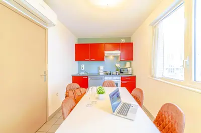 Cuisine ou kitchenette dans l'établissement Résidence Montempô Appart'Hôtel Lyon Part Dieu