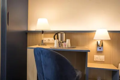 Cuisine ou kitchenette dans l'établissement Kyriad Villefranche Sur Saone Porte du Beaujolais -Rénové-