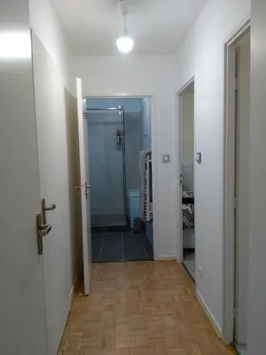 Plan de l'établissement Bel et spacieux appartement de 84 m² avec parking très proche du Métro Garibaldi