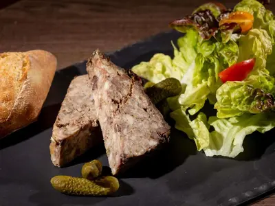 Nourriture dans l'hôtel ou à proximité