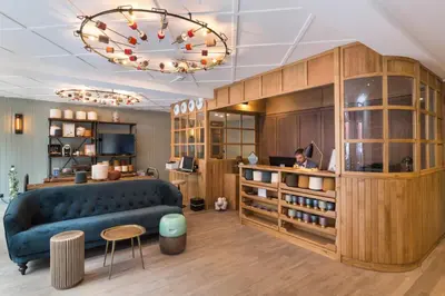 Coin salon dans l'établissement Hôtel Silky by HappyCulture