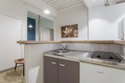 Cuisine ou kitchenette dans l'établissement Jusquà 6 personnes au coeur du Vieux Lyon
