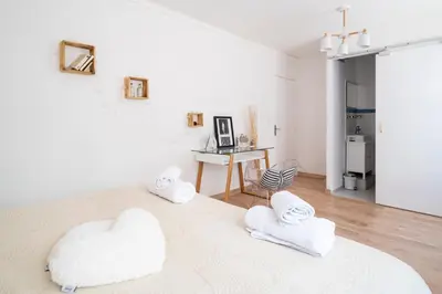 Un ou plusieurs lits dans un hébergement de l'établissement Lyon Mon Amour B&B