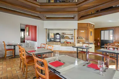 Restaurant ou autre lieu de restauration dans l'établissement Hôtel Newport