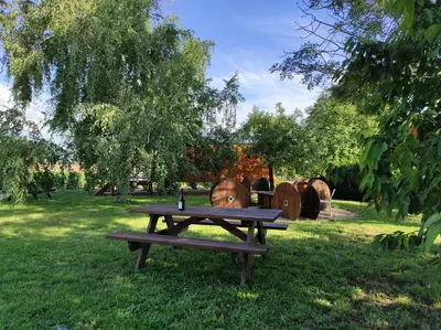 Jardin de l'établissement La Roulotte de Chiroubles