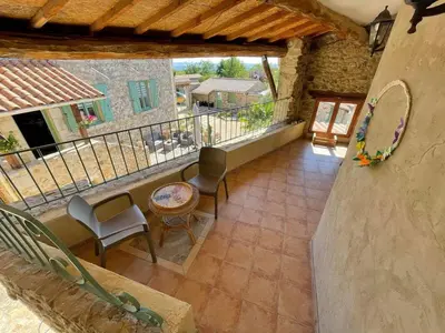 Balcon ou terrasse dans l'établissement Domaine Saint Claude - Gîte , Chambres d'hôtes & hébergement insolite