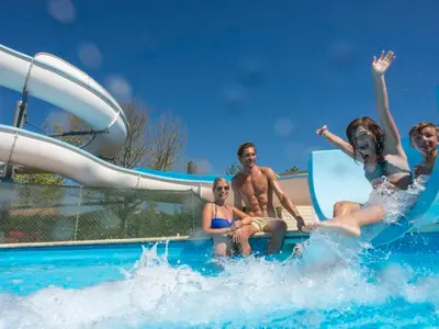 Piscine de l'établissement Camping Officiel Siblu Les Rives de Condrieu ou située à proximité