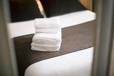 Un ou plusieurs lits dans un hébergement de l'établissement Hotel de Paris