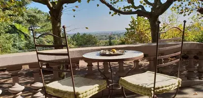 Balcon ou terrasse dans l'établissement Parc de Biodiversité Le Castel - Maison d'hôtes & Table Bio