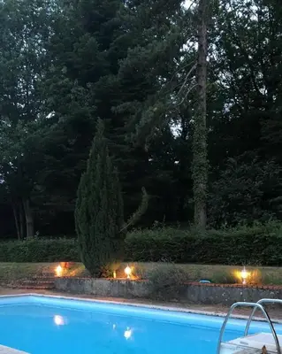 Piscine de l'établissement Chateau de Bonnevaux ou située à proximité