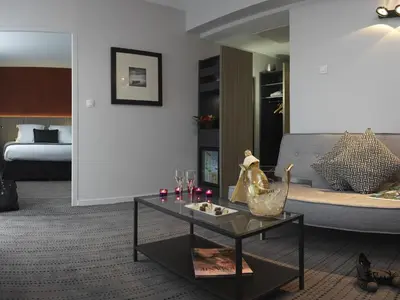 Un ou plusieurs lits dans un hébergement de l'établissement Best Western Plus Hôtel & Spa de Chassieu